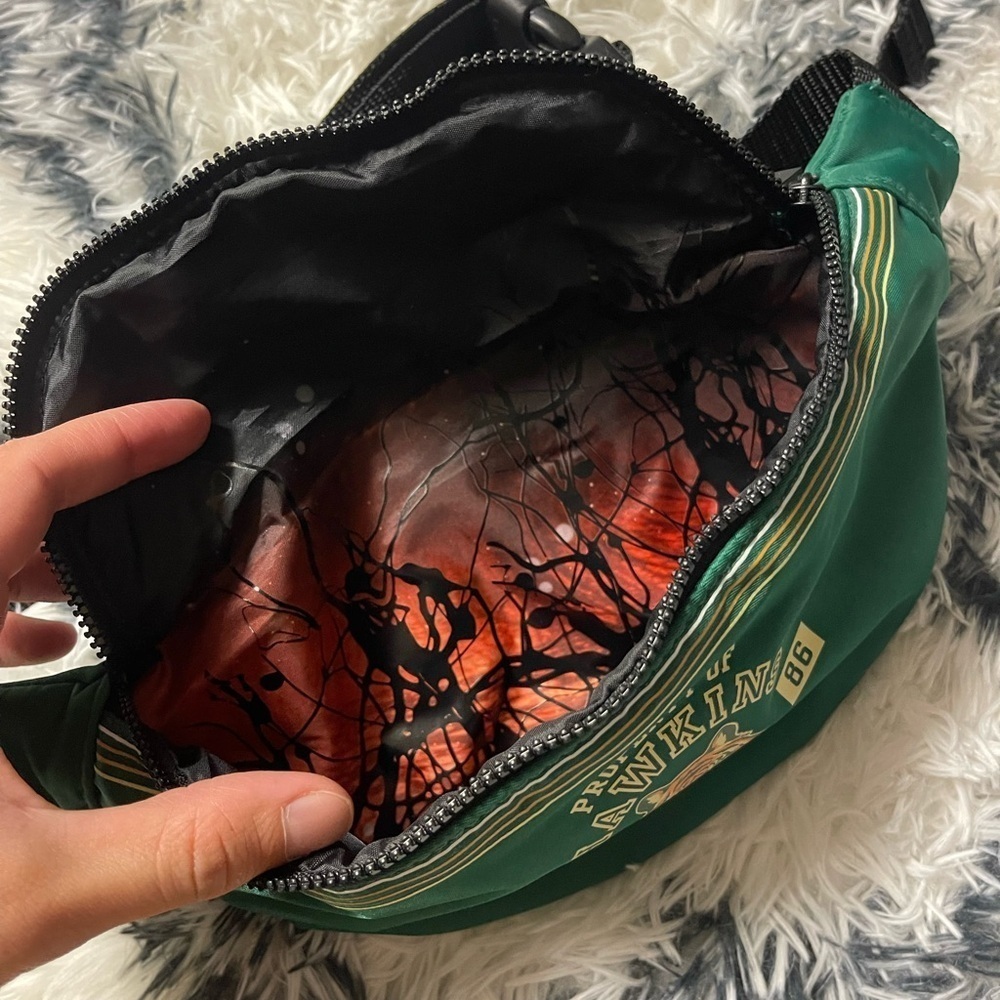 M.A.C stranger things collab fanny waist belt bag - Picture 3 of 3